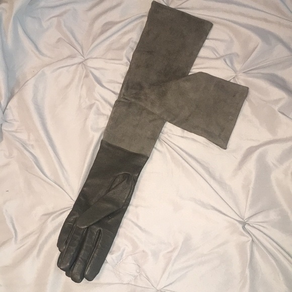 Elie Tahari Accessories - Elie Tahari green suede and leather sleeved gloves Elie Tahari Accessories - Elie Tahari green suede and leather sleeved gloves